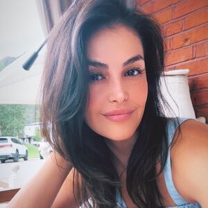 Meet your Posher, Paria